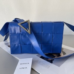 보테가베네타 인트레치아토 패러킷 카세트백