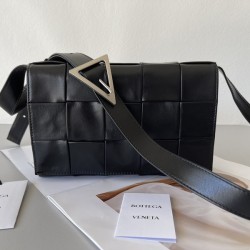 보테가베네타 인트레치아토 패러킷 카세트백