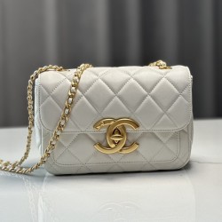 샤넬 24B 미니 램스킨 플랩 백