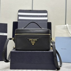 프라다 베니티 미니 숄더백