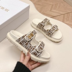 디올 액트 밸트 에크루 샌들