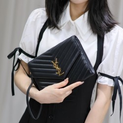 생로랑 카산드라 클러치