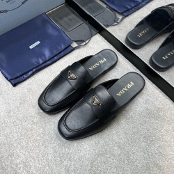 프라다 브러시드 로고 로퍼 뮬