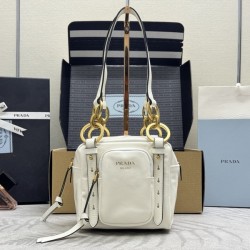 프라다 댄글 가죽 미니 1BB137