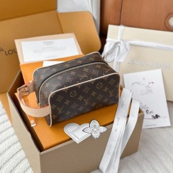 루이비통 락커 돕 키트 파우치 M83112