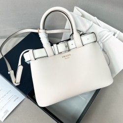 프라다 미디엄 벨티드 레더 1BA434