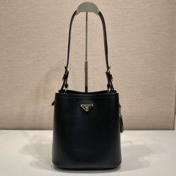 프라다 스파졸라토 미디엄 버킷 백 1BE080