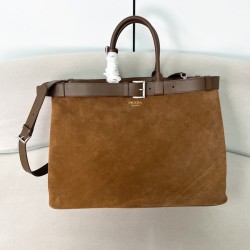 프라다 스웨이드 버클 백 2VG126