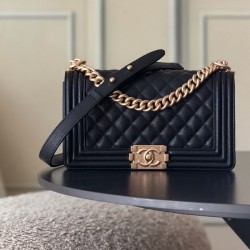 샤넬 보이백 미디움 캐비어 보이백 A67086 (2종)