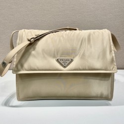 프라다 리나일론 라지 패딩 삼각로고 숄더 1BD256