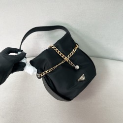 프라다 쁘띠 삭 누아르 미니 버킷백 1BE088