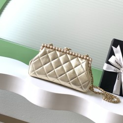 샤넬 26C 크루즈 진주 체인 클러치 이브닝백 AS5912