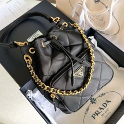 프라다 퀼팅 나일론 체인 버킷백 1BH038
